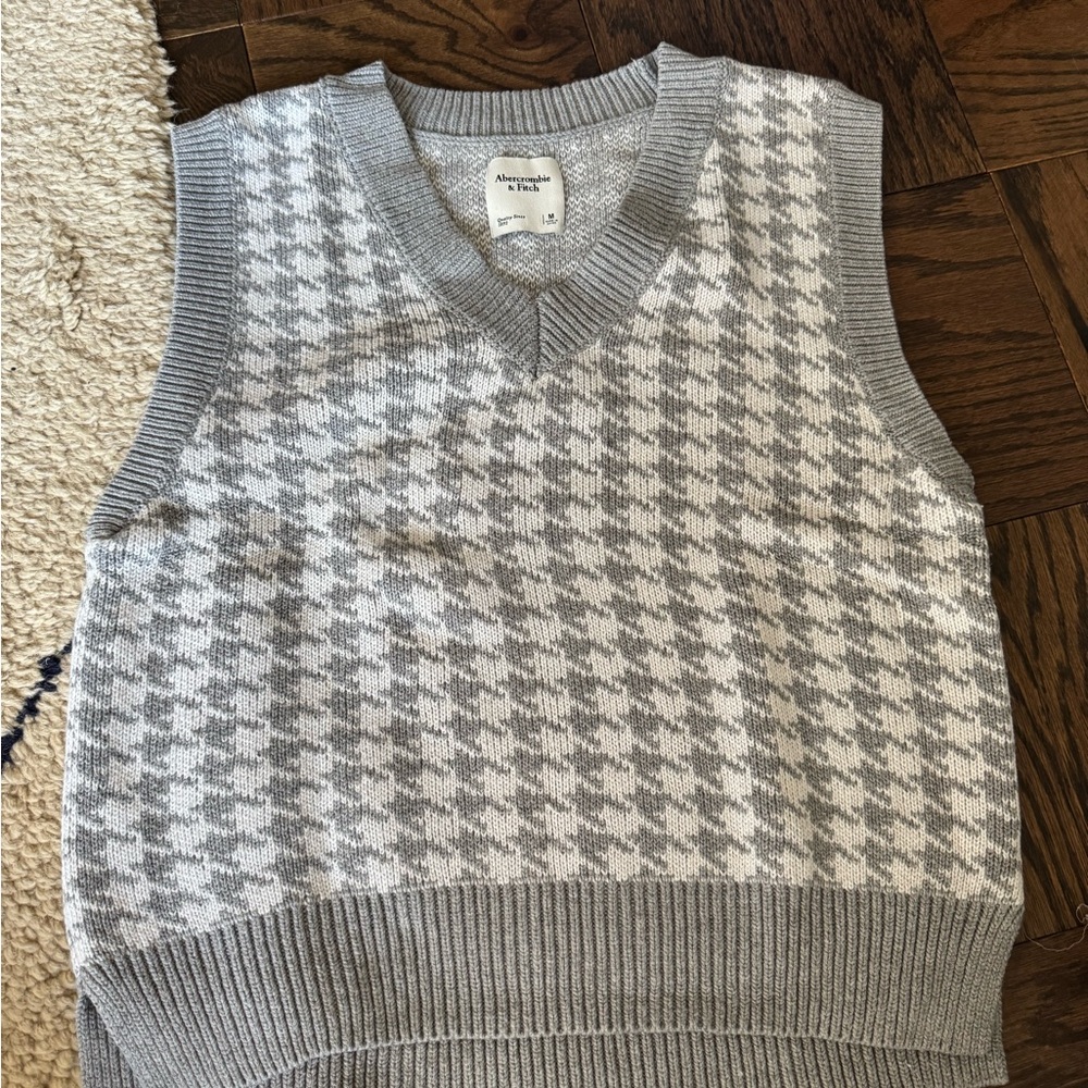 Abercrombie & Fitch Gray Houndstooth V-Neck Sweater Vest